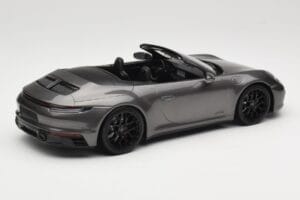 Porsche 911 992 Carrera 4 GTS Кабриолет Grey Metallic Minichamps 1:18 155063031 Метал — снимка 2 от 6