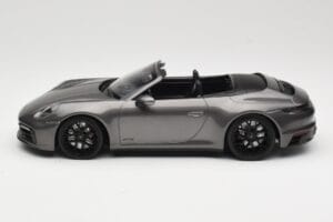 Porsche 911 992 Carrera 4 GTS Кабриолет Grey Metallic Minichamps 1:18 155063031 Метал — снимка 3 от 6