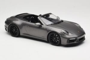 Porsche 911 992 Carrera 4 GTS Кабриолет Grey Metallic Minichamps 1:18 155063031 Метал — снимка 4 от 6