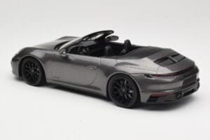 Porsche 911 992 Carrera 4 GTS Кабриолет Grey Metallic Minichamps 1:18 155063031 Метал — снимка 5 от 6