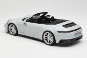 Porsche 911 992 Carrera 4 GTS Кабриолет Сив Minichamps 1:18 155063034 Метал — снимка 4 от 6