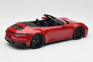 Porsche 911 992 Carrera 4 GTS Кабриолет Червен Minichamps 1:18 155063032 Метал — снимка 2 от 6