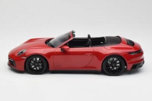 Porsche 911 992 Carrera 4 GTS Кабриолет Червен Minichamps 1:18 155063032 Метал — снимка 3 от 6