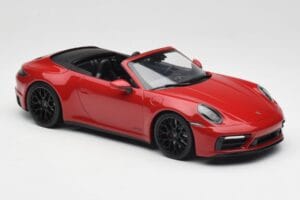 Porsche 911 992 Carrera 4 GTS Кабриолет Червен Minichamps 1:18 155063032 Метал — снимка 4 от 6