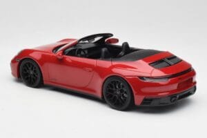 Porsche 911 992 Carrera 4 GTS Кабриолет Червен Minichamps 1:18 155063032 Метал — снимка 5 от 6