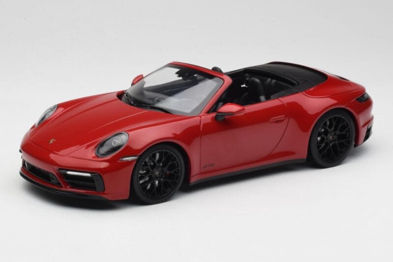Porsche 911 992 Carrera 4 GTS Кабриолет Червен Minichamps 1:18 155063032 Метал