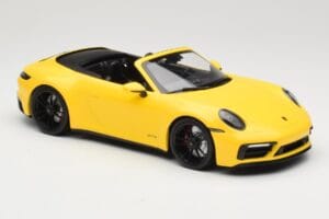 Porsche 911 992 Carrera 4 GTS Кабриолет Жълт Minichamps 1:18 155063030 Метал — снимка 4 от 6