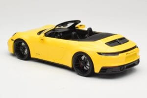 Porsche 911 992 Carrera 4 GTS Кабриолет Жълт Minichamps 1:18 155063030 Метал — снимка 5 от 6