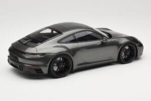 Porsche 911 992 Carrera 4 GTS Green Metallic Minichamps 1:18 155063101 Метал — снимка 2 от 6