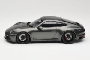 Porsche 911 992 Carrera 4 GTS Green Metallic Minichamps 1:18 155063101 Метал — снимка 3 от 6