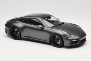 Porsche 911 992 Carrera 4 GTS Green Metallic Minichamps 1:18 155063101 Метал — снимка 4 от 6