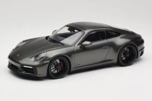 Porsche 911 992 Carrera 4 GTS Green Metallic Minichamps 1:18 155063101 Метал