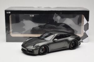 Porsche 911 992 Carrera 4 GTS Green Metallic Minichamps 1:18 155063101 Метал — снимка 6 от 6
