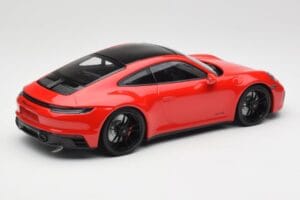 Porsche 911 992 Carrera 4 GTS Червен Minichamps 1:18 155063100 Метал — снимка 2 от 6