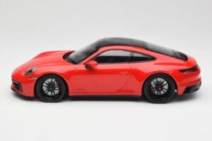 Porsche 911 992 Carrera 4 GTS Червен Minichamps 1:18 155063100 Метал — снимка 3 от 6