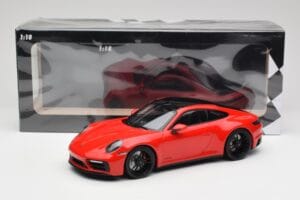 Porsche 911 992 Carrera 4 GTS Червен Minichamps 1:18 155063100 Метал — снимка 6 от 6