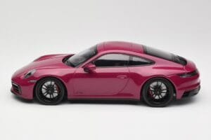 Porsche 911 992 Carrera 4 GTS Rubystar Minichamps 1:18 155063102 Метал — снимка 3 от 6