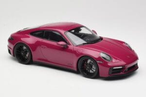 Porsche 911 992 Carrera 4 GTS Rubystar Minichamps 1:18 155063102 Метал — снимка 4 от 6