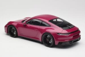 Porsche 911 992 Carrera 4 GTS Rubystar Minichamps 1:18 155063102 Метал — снимка 5 от 6