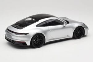 Porsche 911 992 Carrera 4 GTS Сребрист Minichamps 1:18 155063104 Метал — снимка 2 от 6