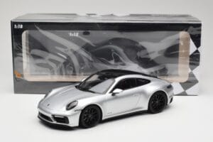 Porsche 911 992 Carrera 4 GTS Сребрист Minichamps 1:18 155063104 Метал — снимка 6 от 6