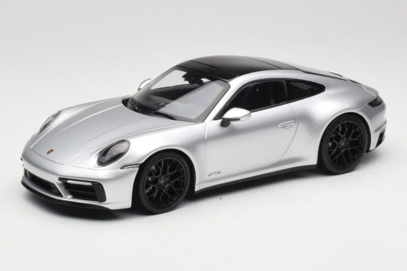 Porsche 911 992 Carrera 4 GTS Сребрист Minichamps 1:18 155063104 Метал