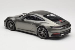 Porsche 911 992 Carrera 4S Aventurine Green Metallic Minichamps 1:18 155067328 Метал — снимка 4 от 6