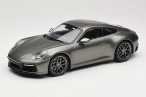 Porsche 911 992 Carrera 4S Aventurine Green Metallic Minichamps 1:18 155067328 Метал
