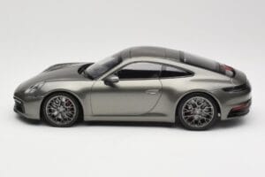 Porsche 911 992 Carrera 4S Aventurine Green Metallic Minichamps 1:18 155067328 Метал — снимка 5 от 6