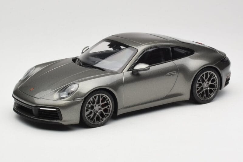 Porsche 911 992 Carrera 4S Aventurine Green Metallic Minichamps 1:18 155067328 Метал