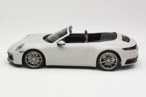Porsche 911 992 Carrera 4S Кабриолет Сив Minichamps 1:18 155067335 Метал — снимка 3 от 6