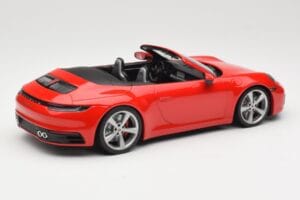 Porsche 911 992 Carrera 4S Кабриолет Червен Minichamps 1:18 155067331 Метал — снимка 2 от 6