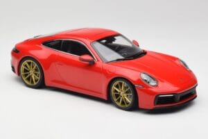Porsche 911 992 Carrera 4S Guards Червен & Златни Джанти Minichamps 1:18 153067328 Метал — снимка 4 от 6