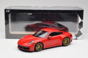Porsche 911 992 Carrera 4S Guards Червен & Златни Джанти Minichamps 1:18 153067328 Метал — снимка 6 от 6