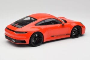 Porsche 911 992 Carrera 4S Lava Оранжев Minichamps 1:18 155067327 Метал — снимка 2 от 6