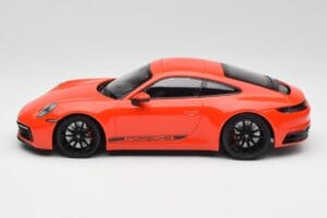 Porsche 911 992 Carrera 4S Lava Оранжев Minichamps 1:18 155067327 Метал — снимка 3 от 6