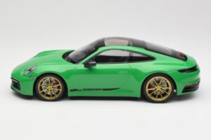 Porsche 911 992 Carrera 4S Python Green Minichamps 1:18 155067325 Метал — снимка 3 от 6