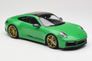 Porsche 911 992 Carrera 4S Python Green Minichamps 1:18 155067325 Метал — снимка 4 от 6