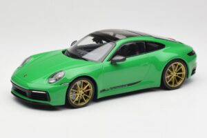 Porsche 911 992 Carrera 4S Python Green Minichamps 1:18 155067325 Метал