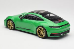 Porsche 911 992 Carrera 4S Python Green Minichamps 1:18 155067325 Метал — снимка 5 от 6