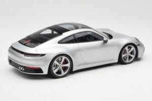 Porsche 911 992 Carrera 4S Сребрист Minichamps 1:18 155067322 Метал — снимка 2 от 6