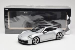 Porsche 911 992 Carrera 4S Сребрист Minichamps 1:18 155067322 Метал — снимка 6 от 6