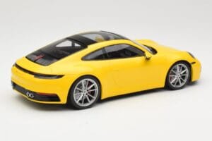 Porsche 911 992 Carrera 4S Жълт Minichamps 1:18 155067320 Метал — снимка 2 от 6