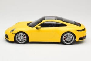 Porsche 911 992 Carrera 4S Жълт Minichamps 1:18 155067320 Метал — снимка 3 от 6