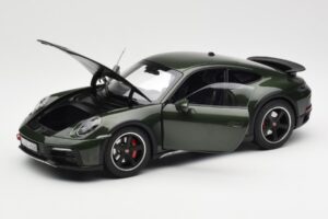 Porsche 911 992 Dakar Oak Зелен Металик Norev 1:18 187241 Метал — снимка 2 от 9