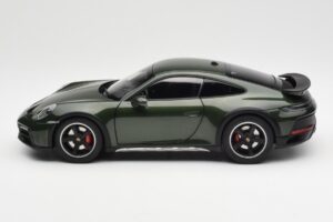 Porsche 911 992 Dakar Oak Зелен Металик Norev 1:18 187241 Метал — снимка 4 от 9