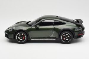 Porsche 911 992 Dakar Oak Зелен Металик Norev 1:18 187241 Метал — снимка 5 от 9