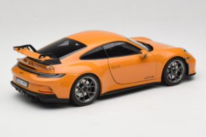 Porsche 911 992 GT3 Bahama Yellow Norev 1:18 187387 Метал — снимка 3 от 8