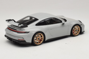 Porsche 911 992 GT3 Chalk Златни Джанти Minichamps 1:18 117069001 Метал — снимка 2 от 6