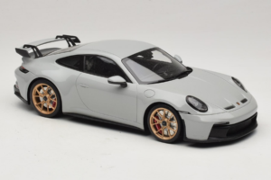 Porsche 911 992 GT3 Chalk Златни Джанти Minichamps 1:18 117069001 Метал — снимка 4 от 6